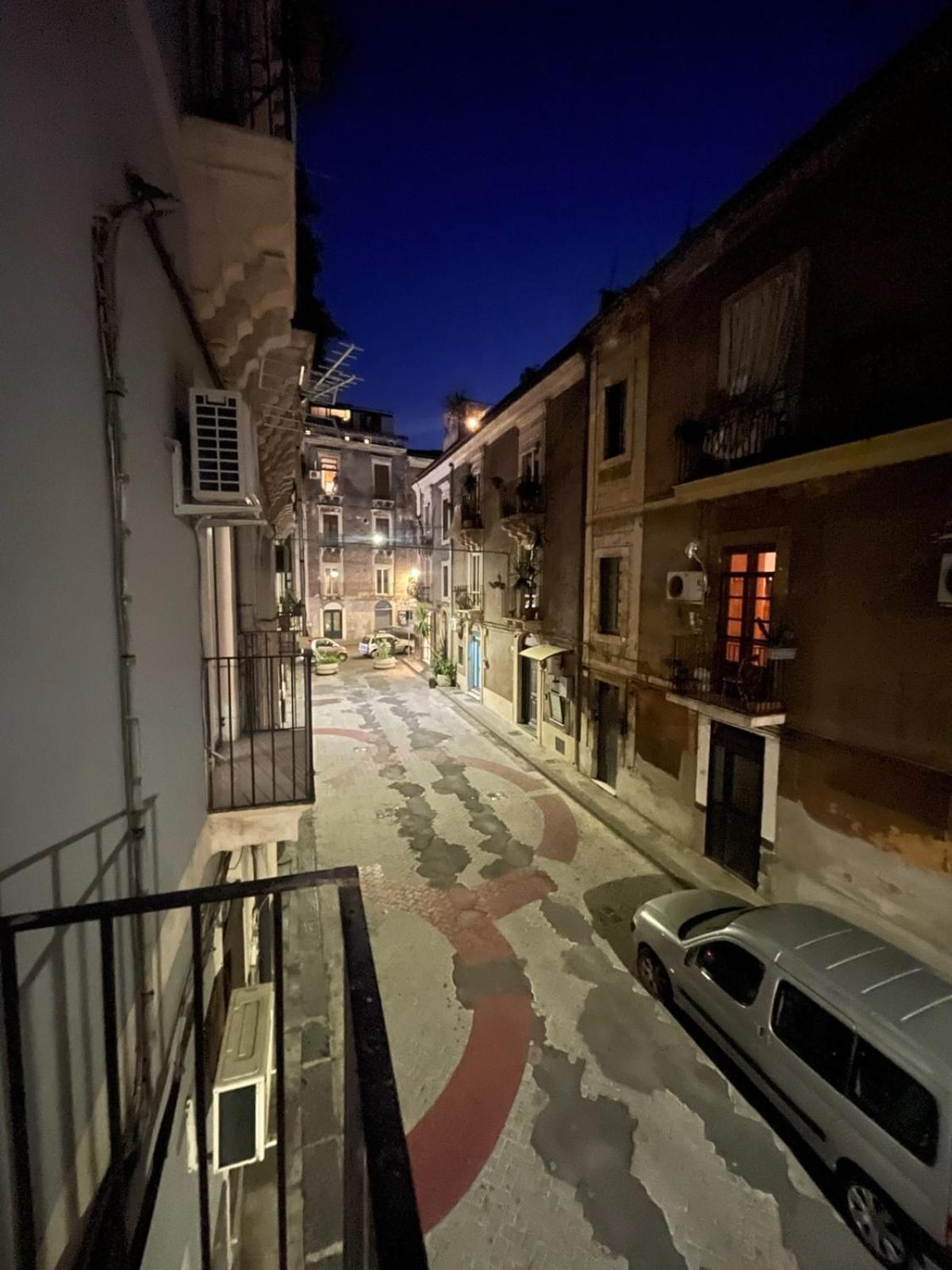 Апартаменты La Casa Di Carta Al Duomo Катания Экстерьер фото
